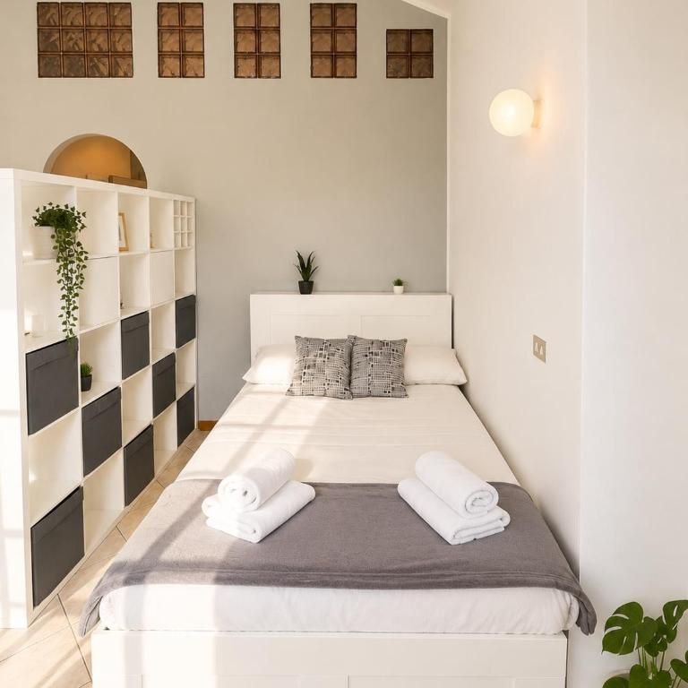Design Loft near Porta Susa Netflix and Wi-Fi - One-Bedroom Apartment - 4