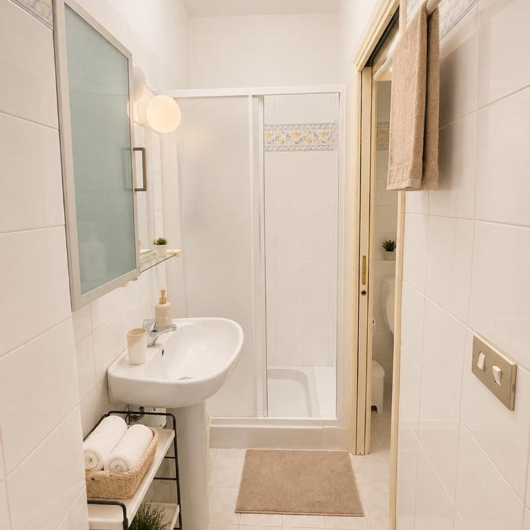 Design Loft near Porta Susa Netflix and Wi-Fi - One-Bedroom Apartment - 5