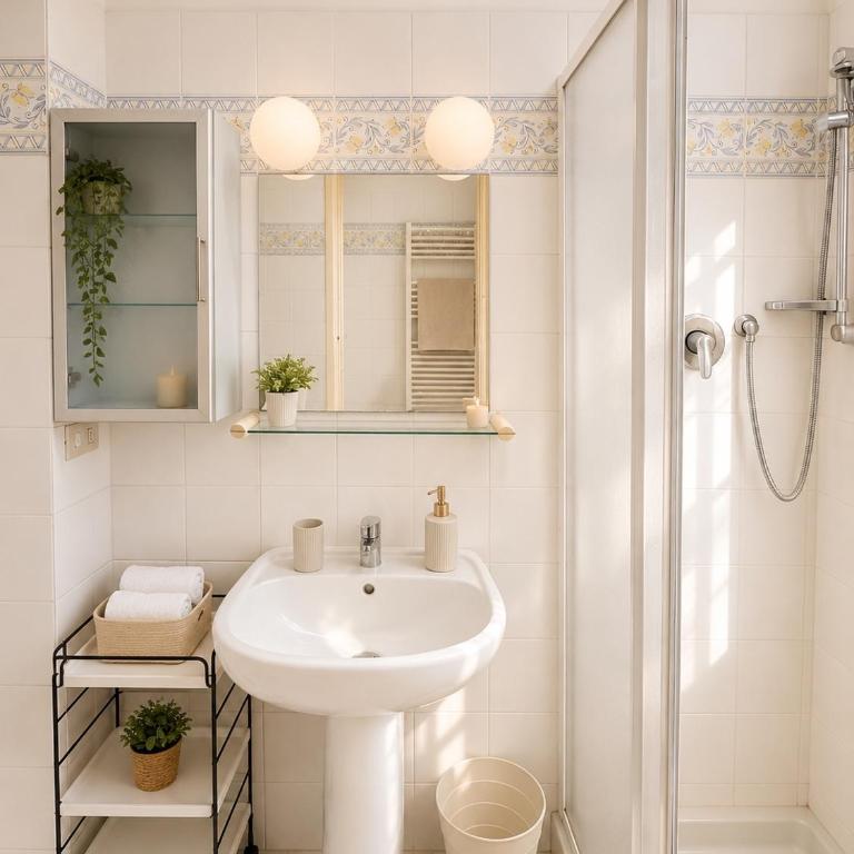 Design Loft near Porta Susa Netflix and Wi-Fi - One-Bedroom Apartment - 6