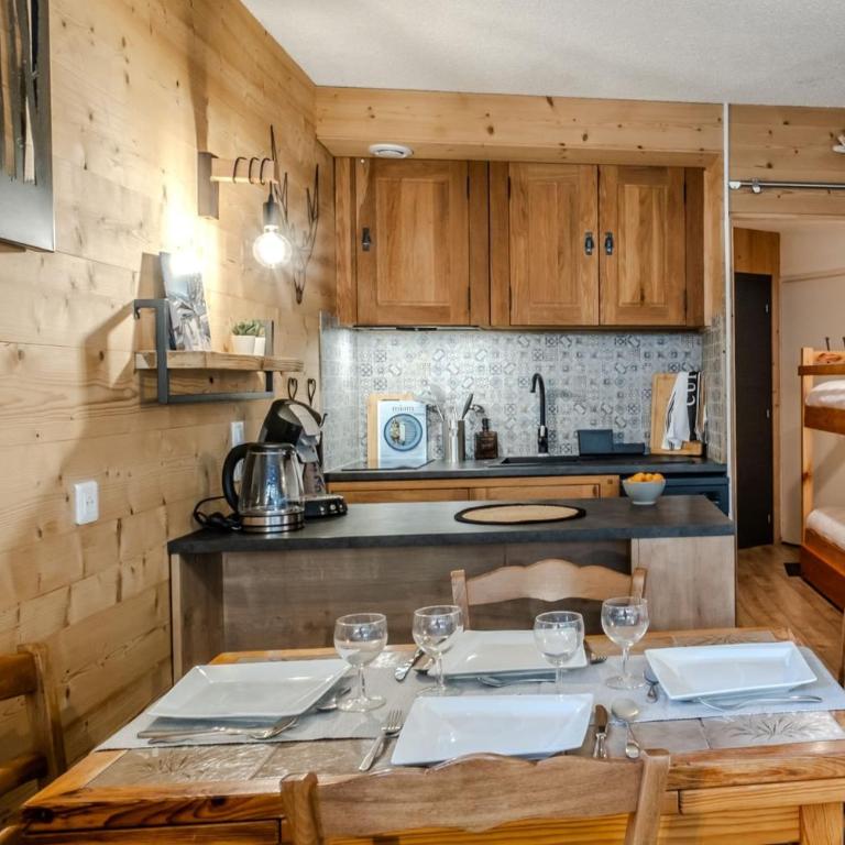 Slow Chalet Ski Soleil appart sur les pistes Terrasse tout à pied ! - Appartement - 28