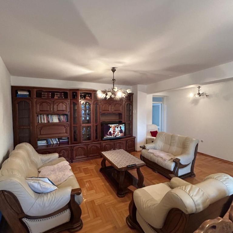 KT Apartment City Centar - Apartment mit 3 Schlafzimmern und Balkon - 1