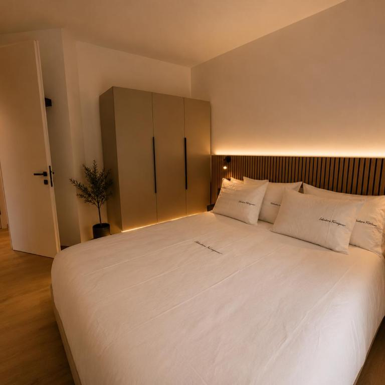 SalvatoreHomes - Casa Jasmina - Ultra Luxury Apartment in the Heart of Bardolino with Dream Garden & Direct Infinity Pool Access - Apartment mit 2 Schlafzimmern und Poolblick - 13
