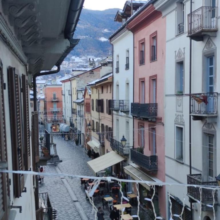 Casa Aosta - Appartamento con 2 Camere da Letto - 1