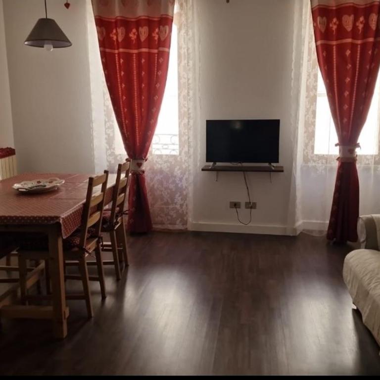 Casa Aosta - Appartamento con 2 Camere da Letto - 2
