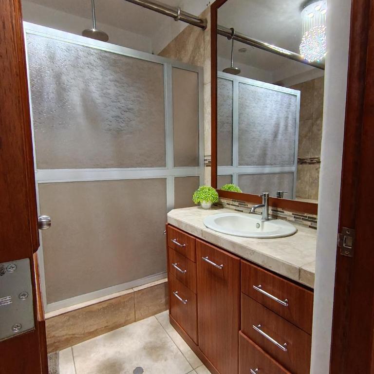 Deluxe Talara Hospedaje - Family Room with Terrace - 3