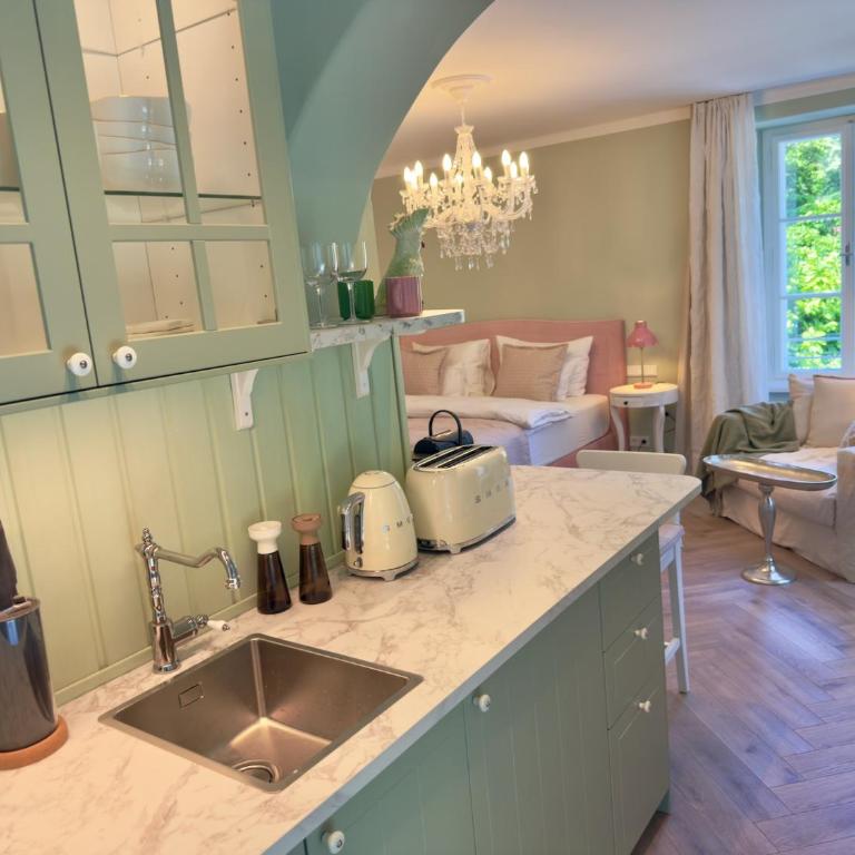 Villa Wickenburg - Studio Apartment with Balcony - 10