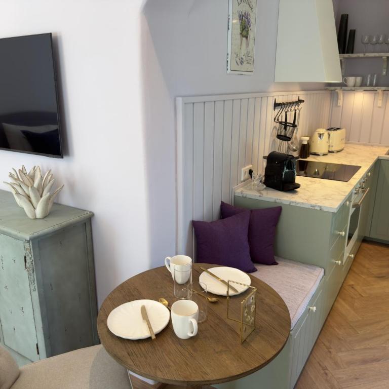 Villa Wickenburg - Studio Apartment with Balcony - 1
