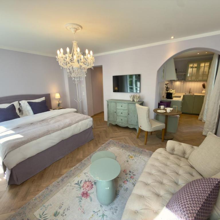 Villa Wickenburg - Studio Apartment with Balcony - 2