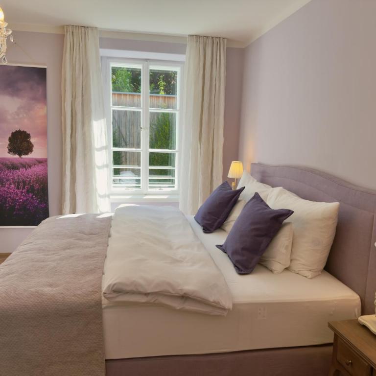 Villa Wickenburg - Studio Apartment with Balcony - 4
