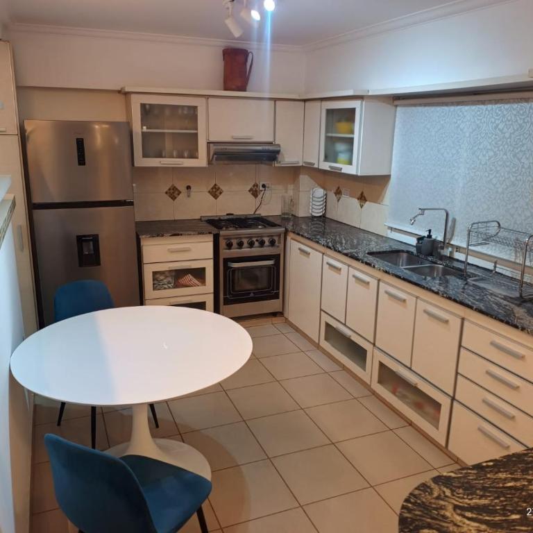 Departamento confortable en la Ciudad de Neuquén - Two-Bedroom Apartment - 2