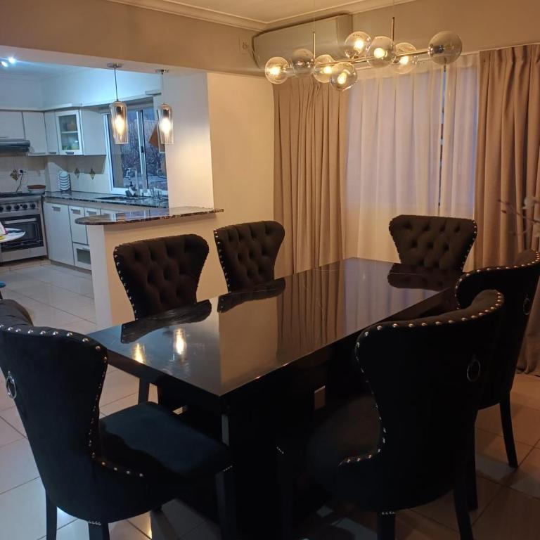 Departamento confortable en la Ciudad de Neuquén - Two-Bedroom Apartment - 5
