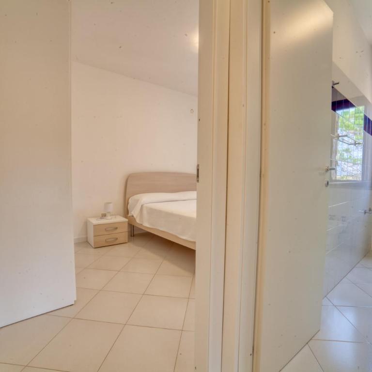 Domus Blu - One-Bedroom Apartment - 2