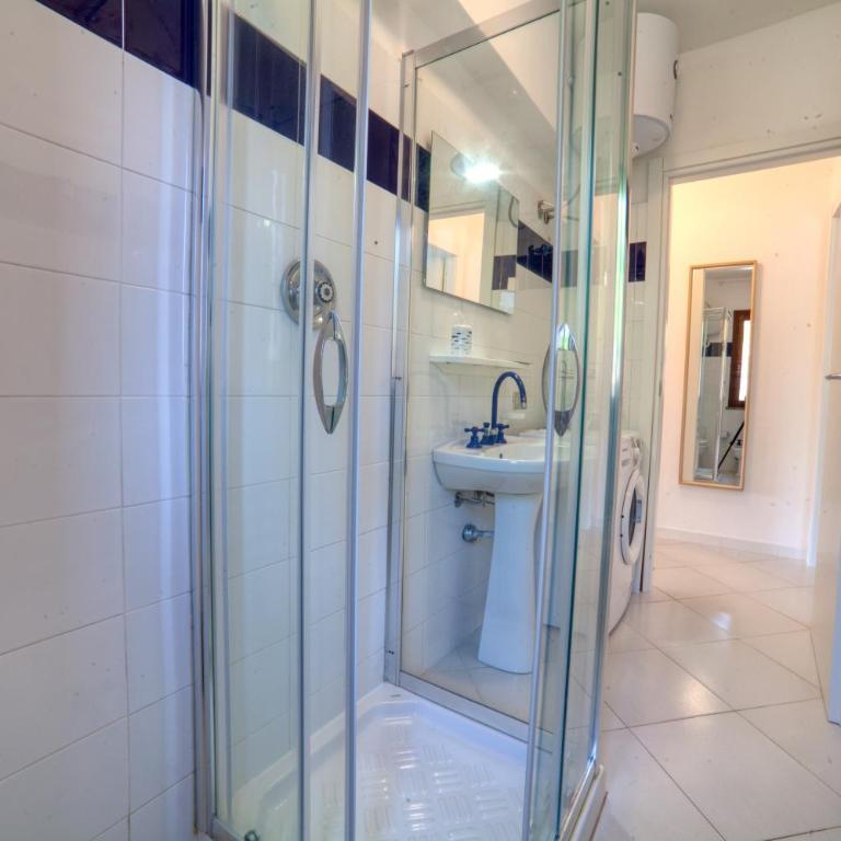 Domus Blu - One-Bedroom Apartment - 6