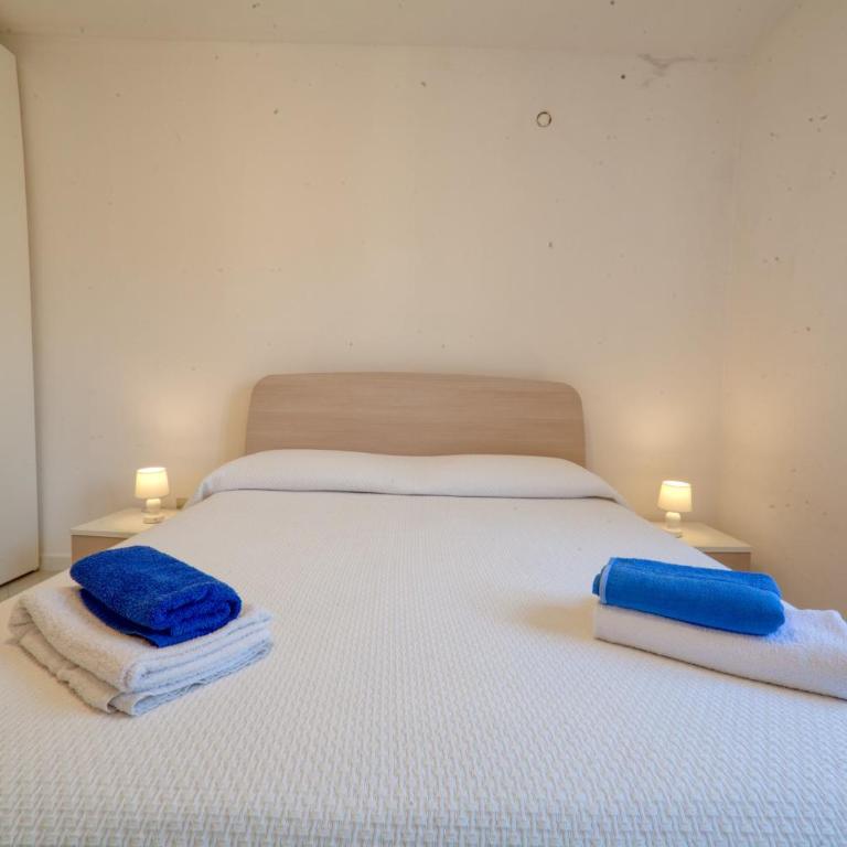 Domus Blu - One-Bedroom Apartment - 5