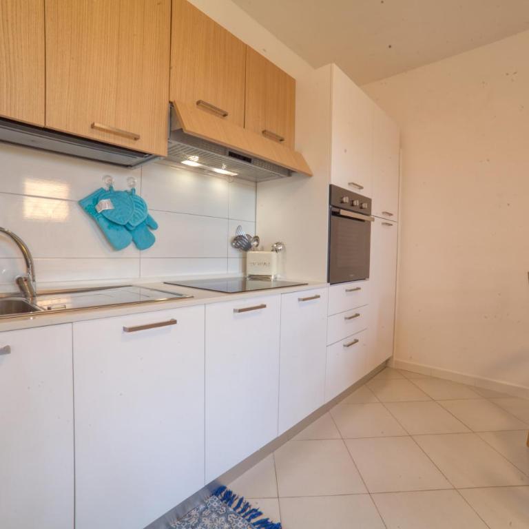 Domus Blu - One-Bedroom Apartment - 9