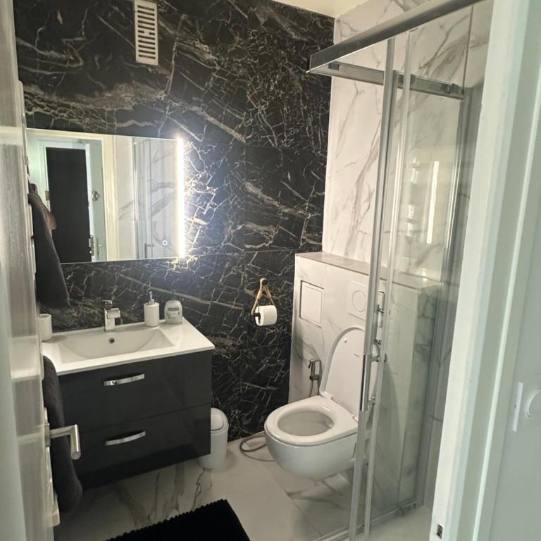 Isidore - One-Bedroom Apartment - 1