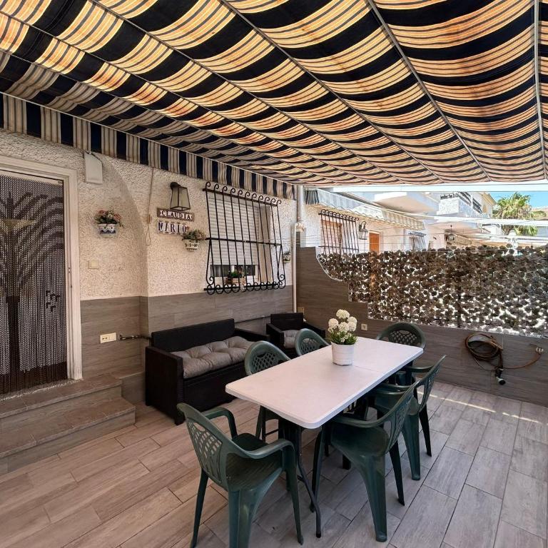 La Clau del Mar - Three-Bedroom House - 1