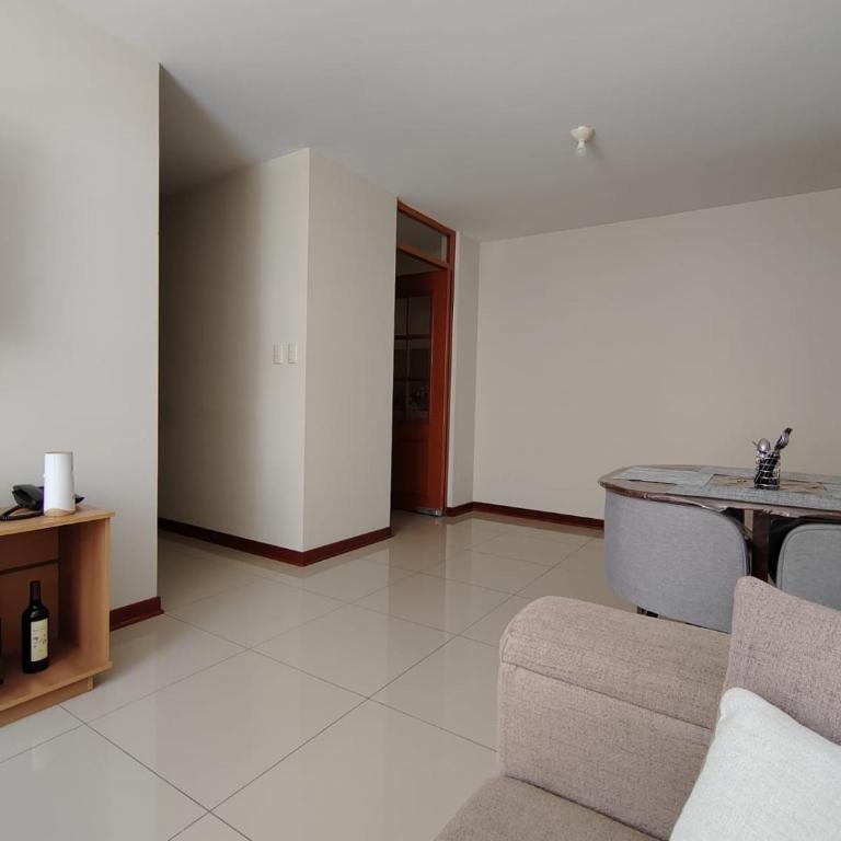 DEPARTAMENTO FAMILIAR COMODO EN EL Centro DE CHICLAYO - Two-Bedroom Apartment - 3