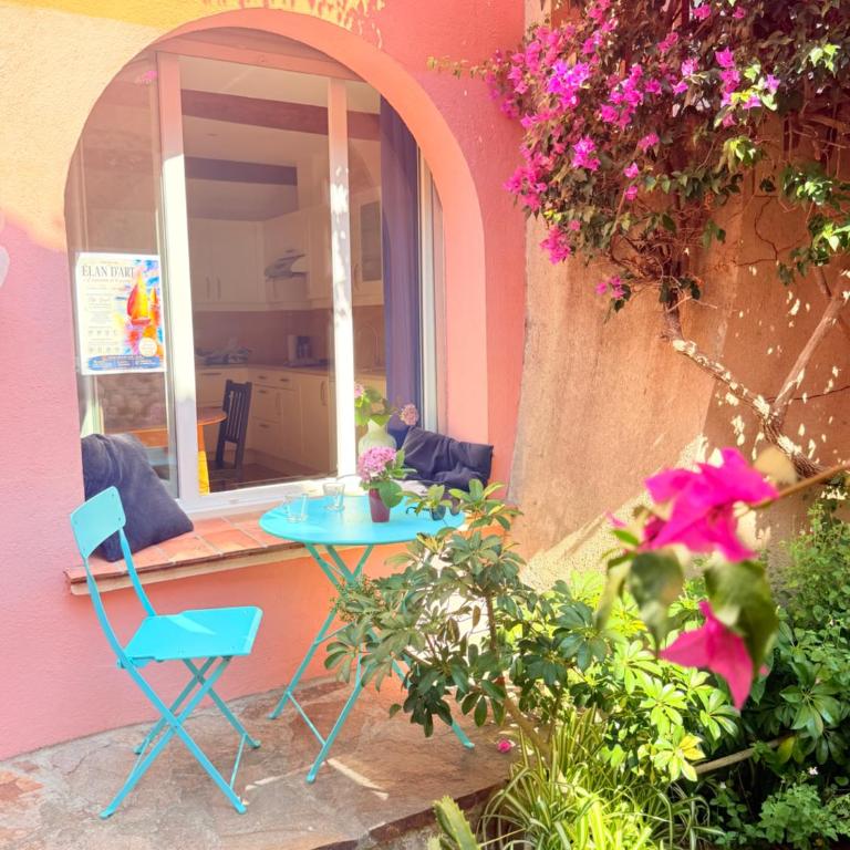 Bormes center 75 m2 artistic stay 2 to 4 people - Two-Bedroom Apartment - 14