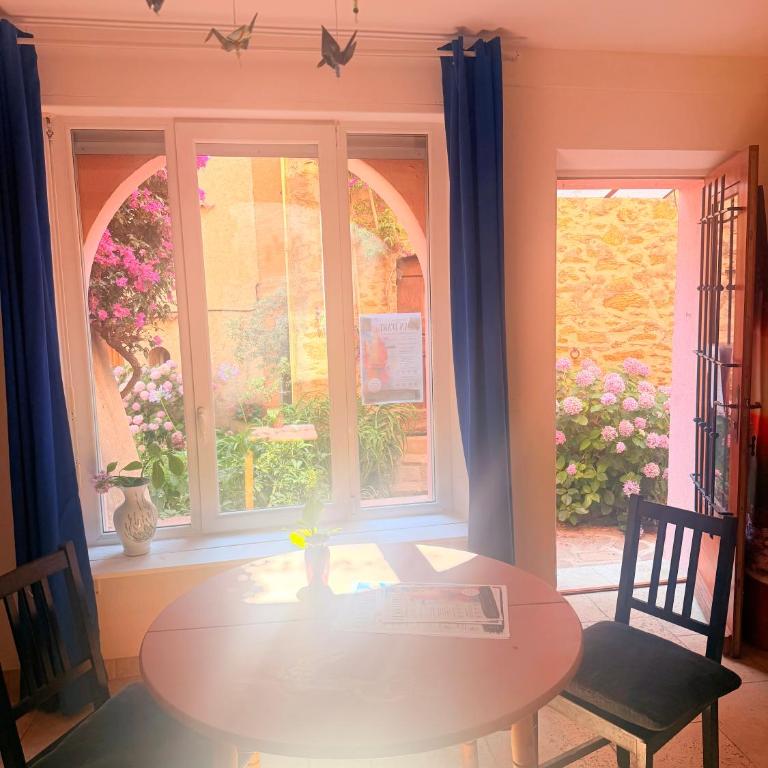 Bormes center 75 m2 artistic stay 2 to 4 people - Two-Bedroom Apartment - 23