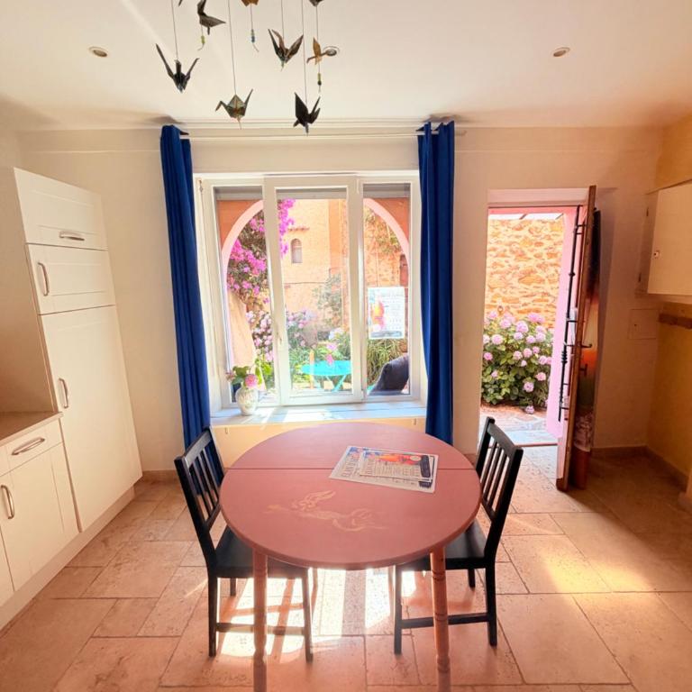 Bormes center 75 m2 artistic stay 2 to 4 people - Two-Bedroom Apartment - 3