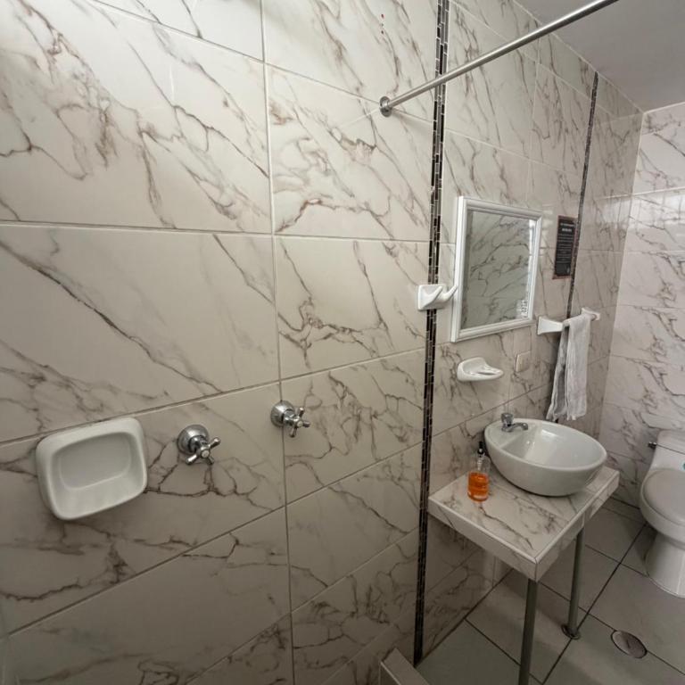 Chikan Hoteles - Triple Room with Private Bathroom - 4
