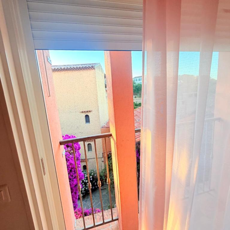 Bormes center 75 m2 artistic stay 2 to 4 people - Two-Bedroom Apartment - 19
