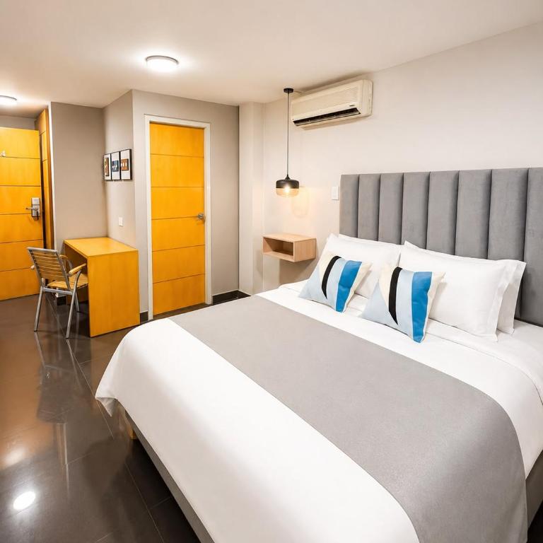 Hotel Centro - Standard Queen Room - 3