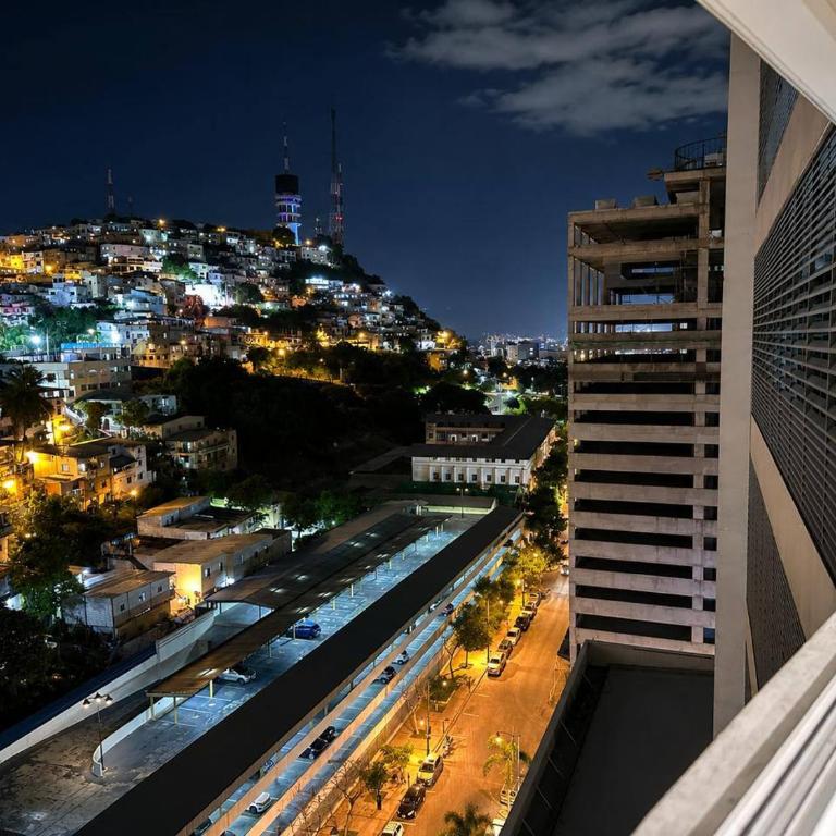 Puerto Santa Ana Luxury Suites Guayaquil, PISCINA Y GYM - One-Bedroom Apartment - 20