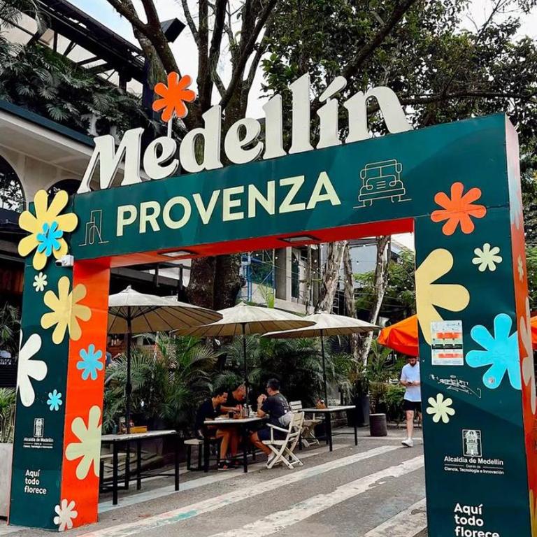 Apartamento Familiar y céntrico, a 3 min de Laureles -Medellín - One-Bedroom Apartment - 17