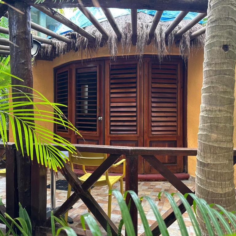Cocos Cabañas Playa del Carmen Adults Only - Queen Boutique Amarilla - 4