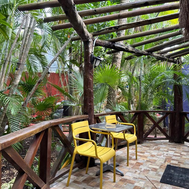 Cocos Cabañas Playa del Carmen Adults Only - Queen Boutique Amarilla - 5