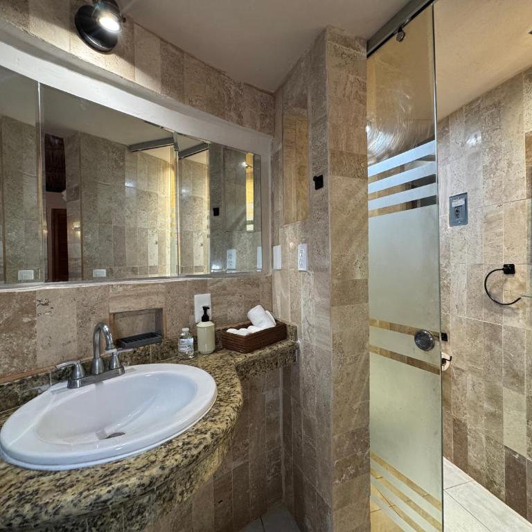Cocos Cabañas Playa del Carmen Adults Only - Queen Suite Morada - 3
