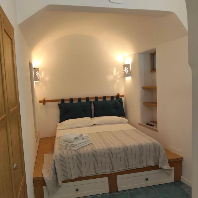 Vietri Home Costa d' Amalfi - Camera Matrimoniale Deluxe (2 Adulti + 1 Bambino) - 4