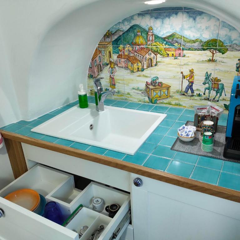 Vietri Home Costa d' Amalfi - Camera Matrimoniale Deluxe (2 Adulti + 1 Bambino) - 8