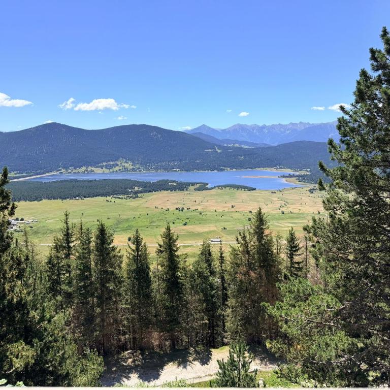 L'Esquirol Appart - Location T3 avec vue imprenable - Les Angles - Two-Bedroom Apartment with Lake View - 1