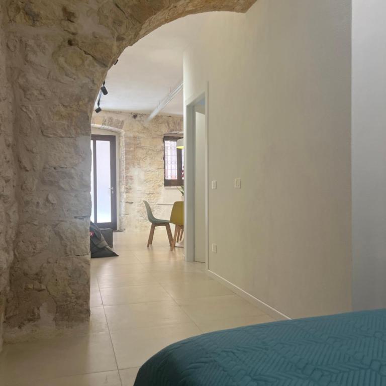 Dintorni - One-Bedroom Apartment - 3