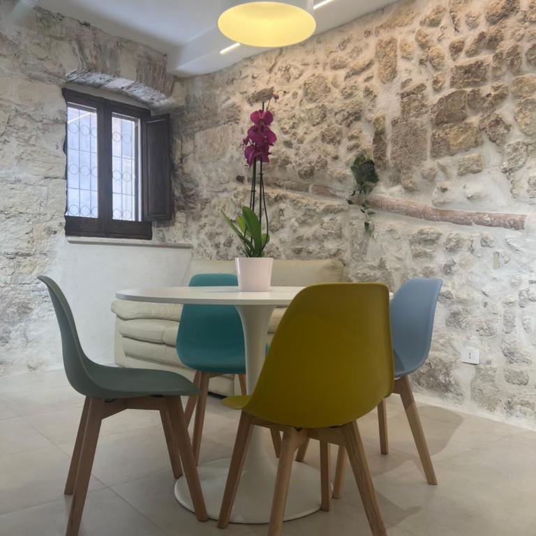 Dintorni - One-Bedroom Apartment - 1