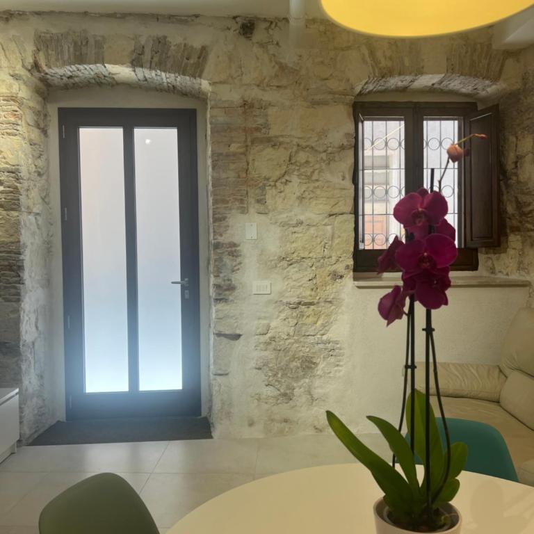 Dintorni - One-Bedroom Apartment - 10