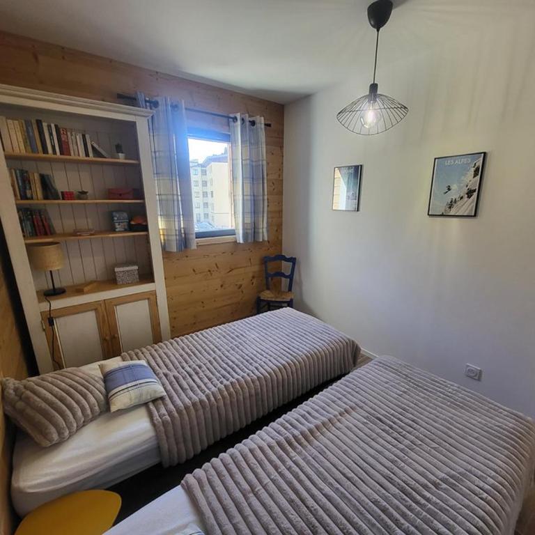 Bel appartement Chaberton avec parking couvert - Two-Bedroom Apartment with Mountain View - 5