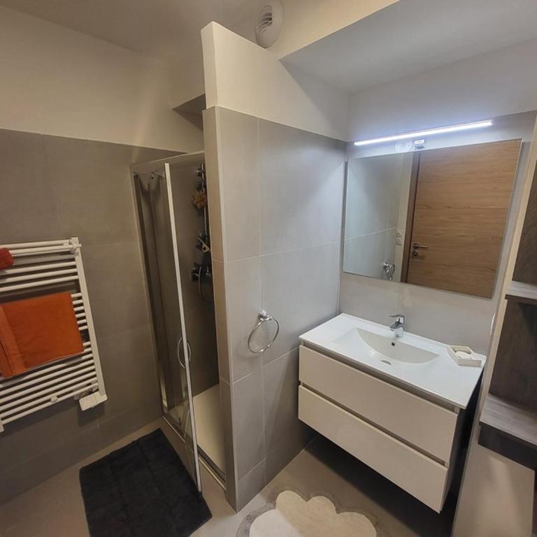 Bel appartement Chaberton avec parking couvert - Two-Bedroom Apartment with Mountain View - 11