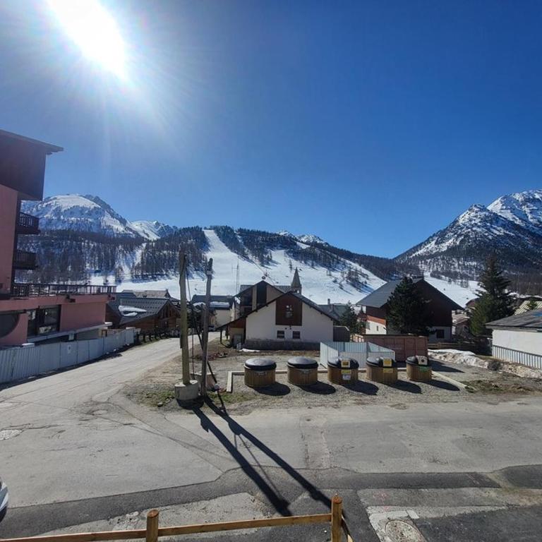 Bel appartement Chaberton avec parking couvert - Two-Bedroom Apartment with Mountain View - 13