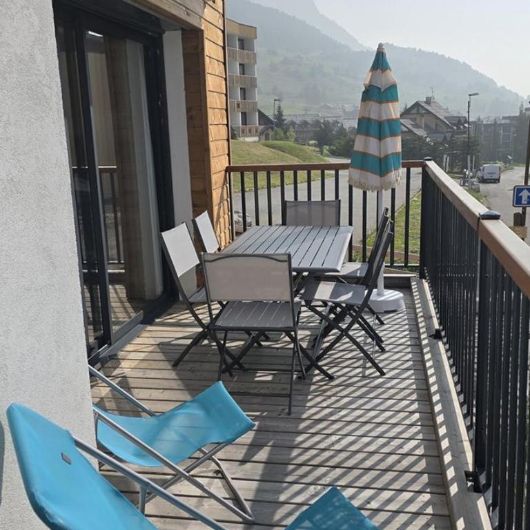 Bel appartement Chaberton avec parking couvert - Two-Bedroom Apartment with Mountain View - 14