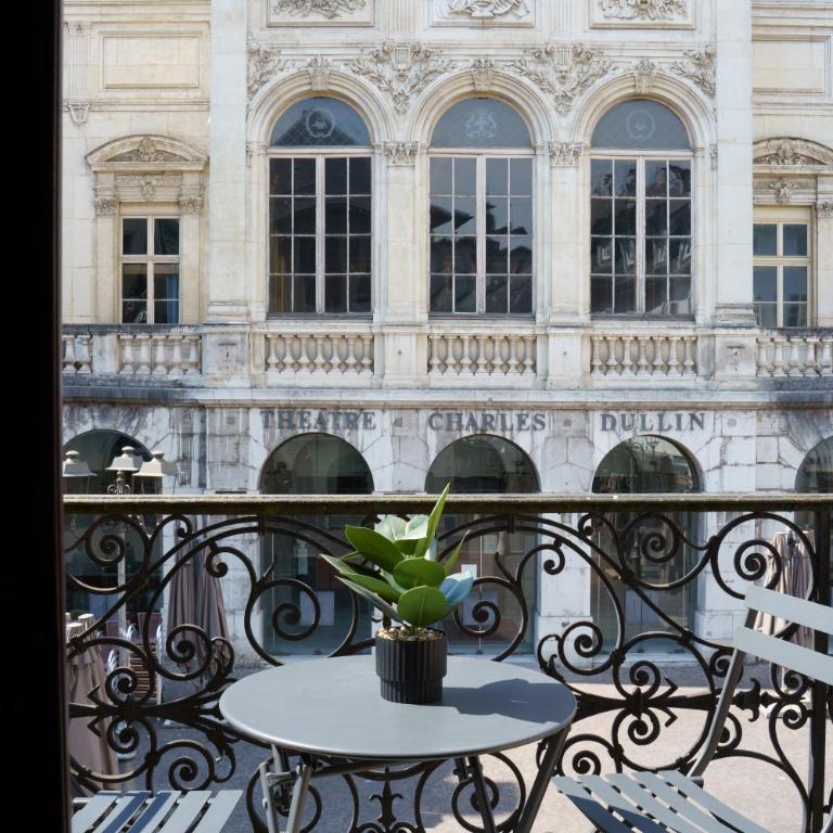 Hôtel des Artistes - Suite with City View - 1