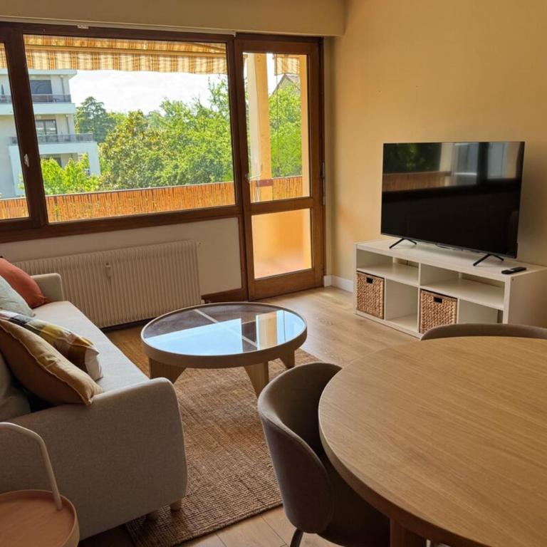 Le Colloud - T2 moderne proche centre et lac balcon garage - Appartement - 2
