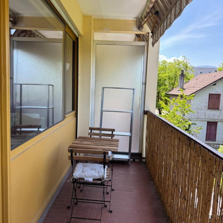 Le Colloud - T2 moderne proche centre et lac balcon garage - Appartement - 10