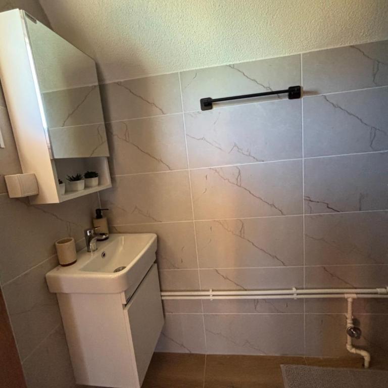 Lake house- Jakov - Two-Bedroom House - 3