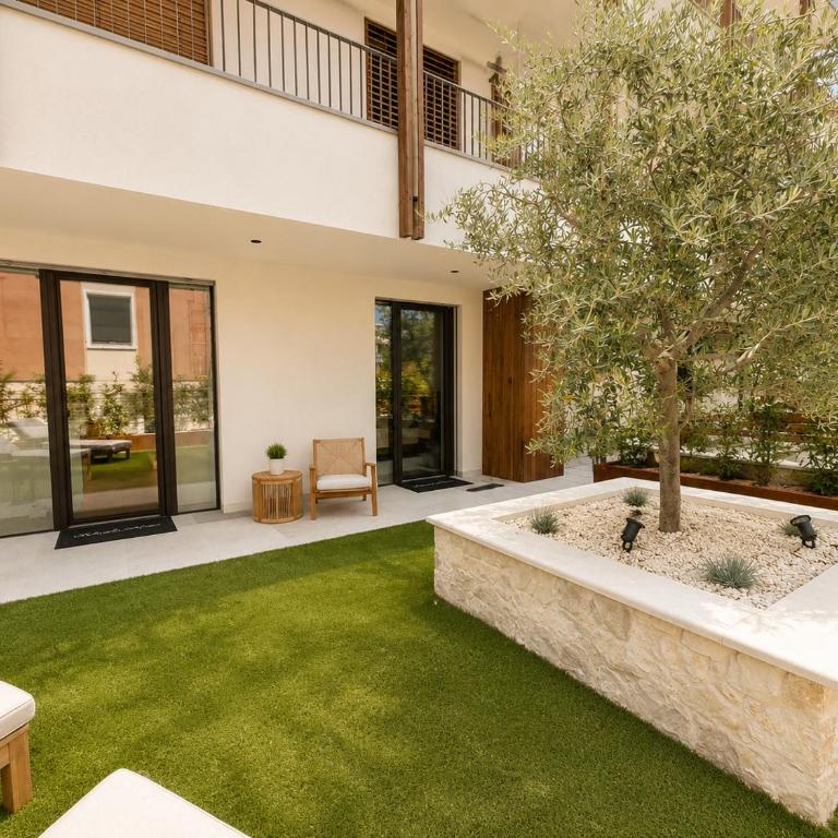 SalvatoreHomes - Casa Sabina - Ultra Luxury Retreat in the Heart of Bardolino with Private Jacuzzi & Infinity Pool Access - Premium Apartment mit 1 Schlafzimmer - 24
