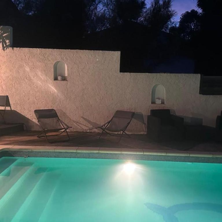 VILLA au Calme avec Grande Piscine Privée, Jardin 700m2 & Parking - La Seyne-sur-Mer - Villa 2 Chambres - 16
