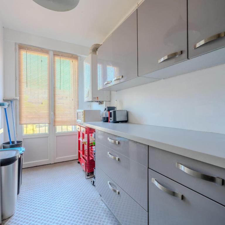 90m Apartment - Sleeps 6 - Balcony - Free Parking - Walk to City Centre - Appartement - 11